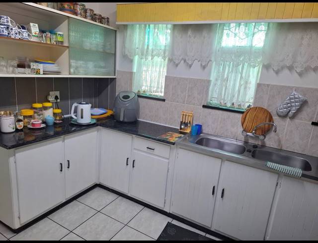 3 BEDROOM HOUSE FOR SALE IN GREENHILLS